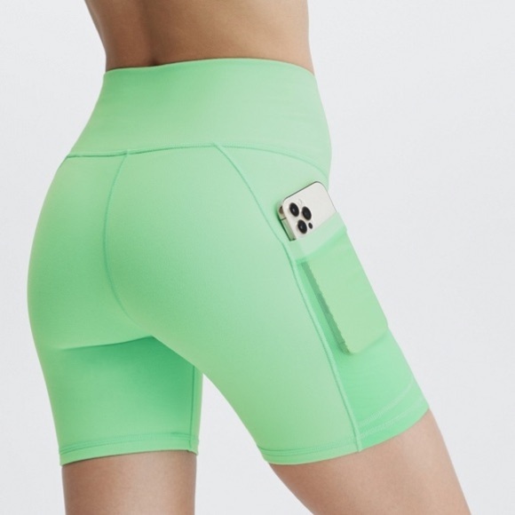 Fabletics pastel green sports bra, bike shorts and leggings 3-piece set - XL - Picture 4 of 7